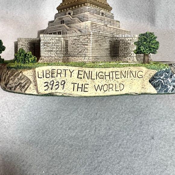 Vtg Harbour Lights Liberty Enlightening the World Statue of Liberty Collectible - Picture 7 of 13
